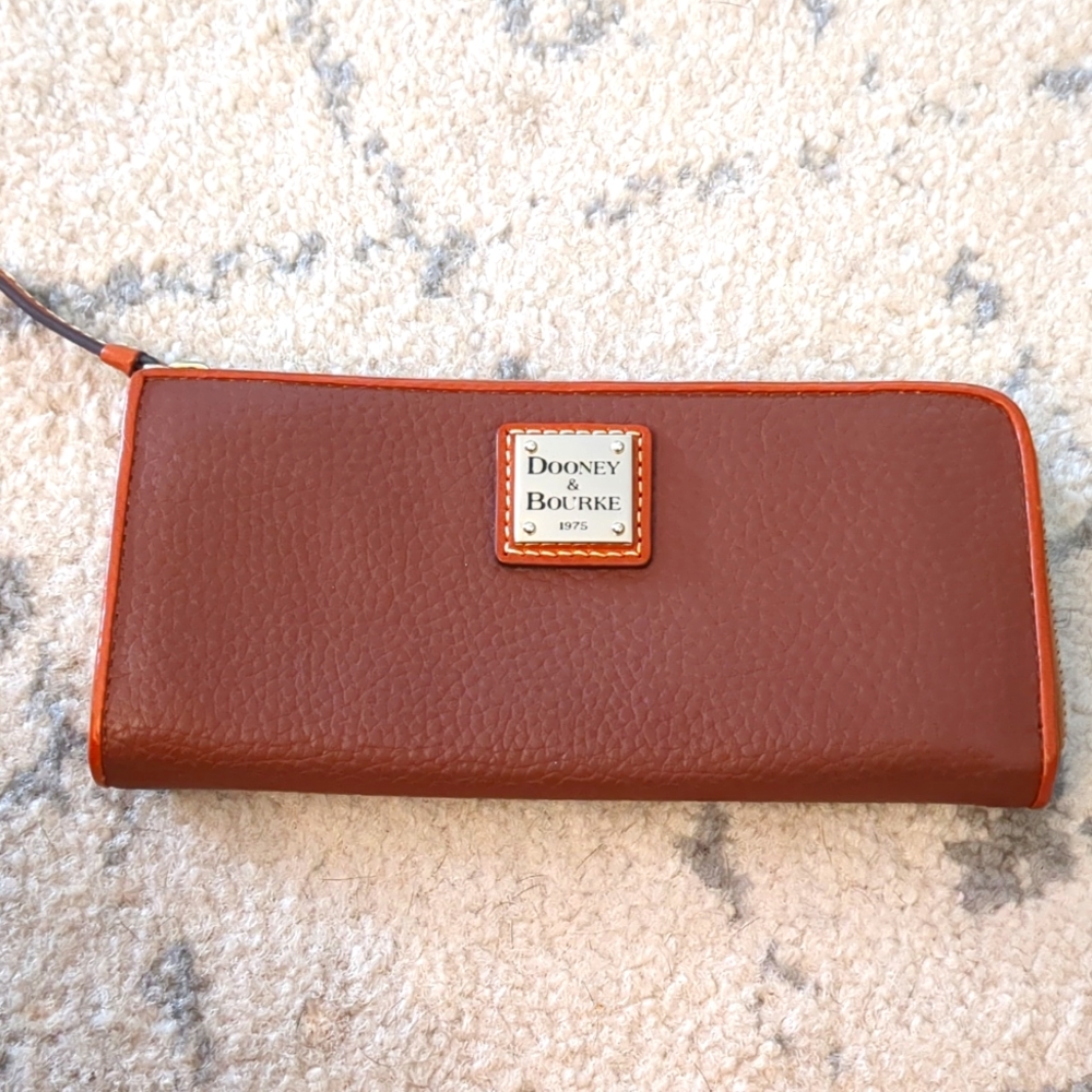Dooney & Bourke Like New Brown Leather Wallet